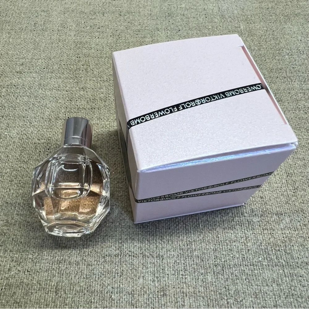 ❤️  Viktor&Rolf Flowerbomb mini - Picture 5 of 7